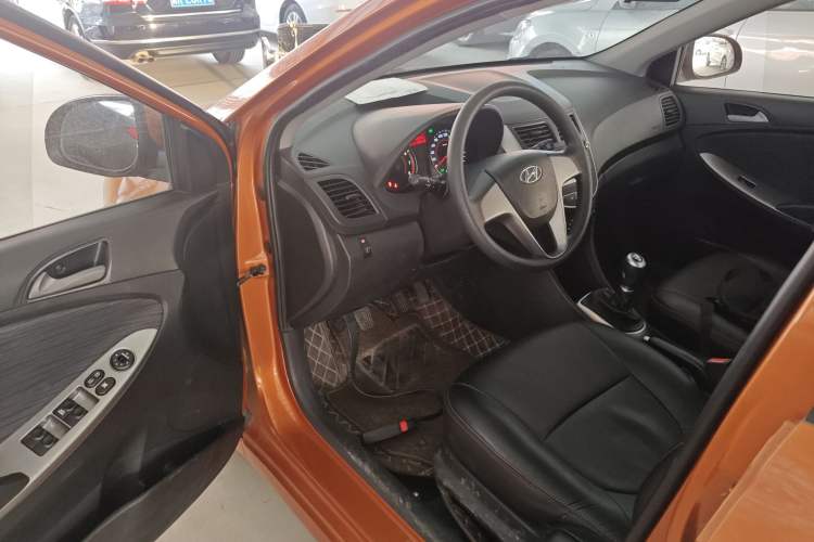 Used Hyundai Verna Ray 2014 1.4L Manual GLX Interior 3