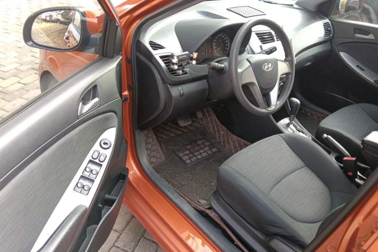 Used Hyundai Verna Ray 2014 1.4L Automatic GLX Interior 3