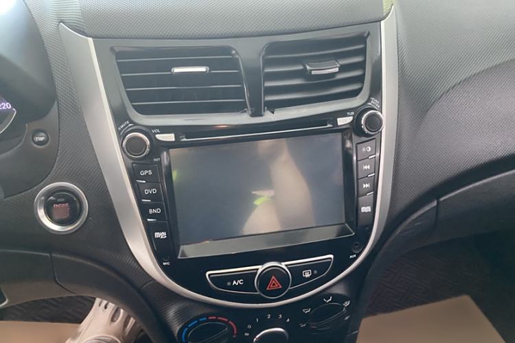 Used Hyundai Verna Ray 2014 1.4L Automatic TOP Interior 4