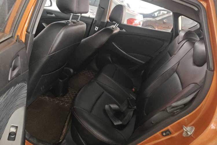 Used Hyundai Verna Ray 2014 1.4L Manual GLX Interior 4