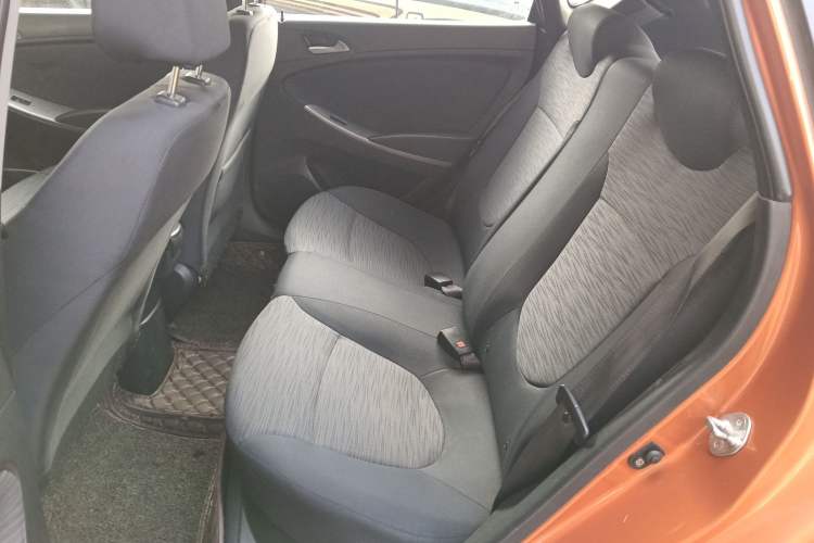Used Hyundai Verna Ray 2014 1.4L Automatic GLX Interior 4