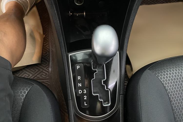 Used Hyundai Verna Ray 2014 1.4L Automatic TOP Interior 5