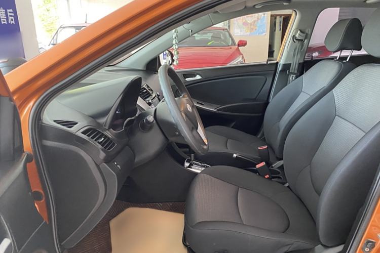 Used Hyundai Verna Ray 2014 1.4L Automatic TOP Interior 6