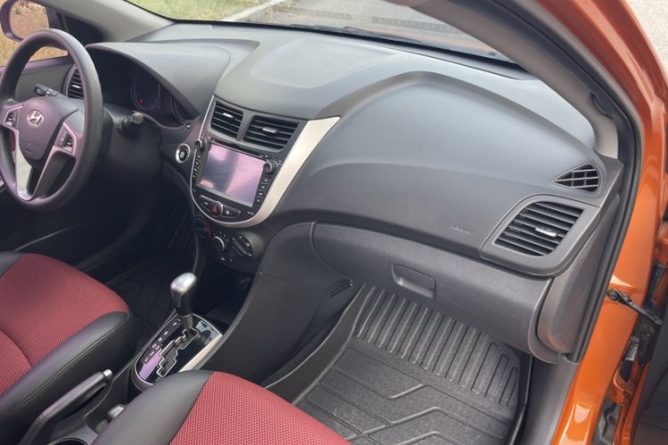 Used Hyundai Verna Ray 2014 1.6L Automatic TOP Interior 8