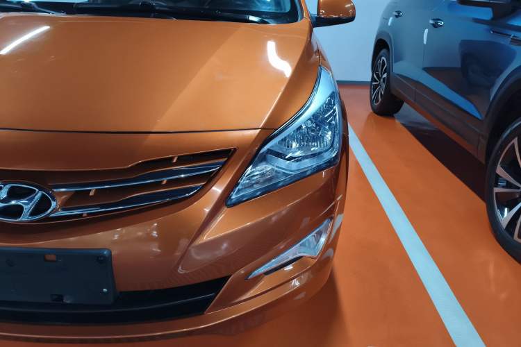 Used Hyundai Verna Ray 2014 1.4L Automatic GLX Left Front Headlight
