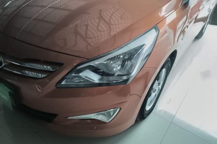 Used Hyundai Verna Ray 2014 1.4L Automatic GLX Left Front Headlight