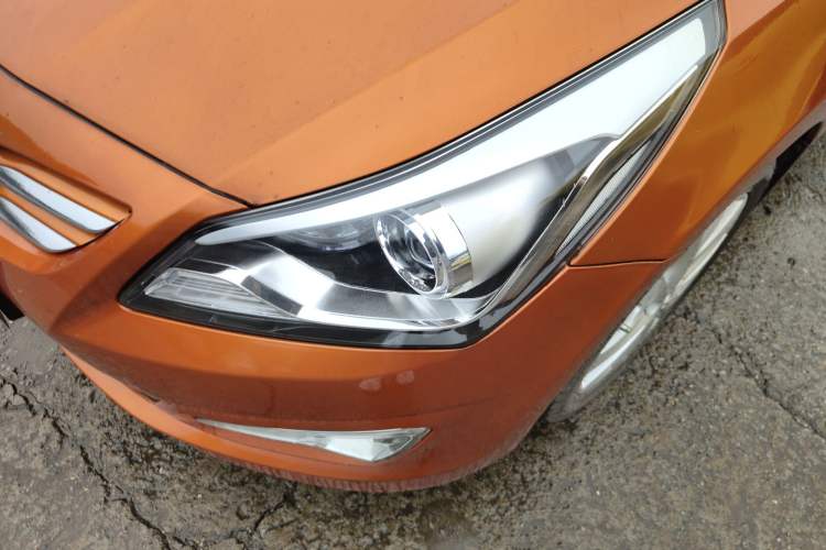 Used Hyundai Verna Ray 2014 1.6L Automatic TOP Left Front Headlight