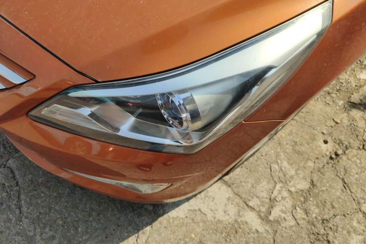 Used Hyundai Verna Ray 2014 1.6L Automatic TOP Left Front Headlight