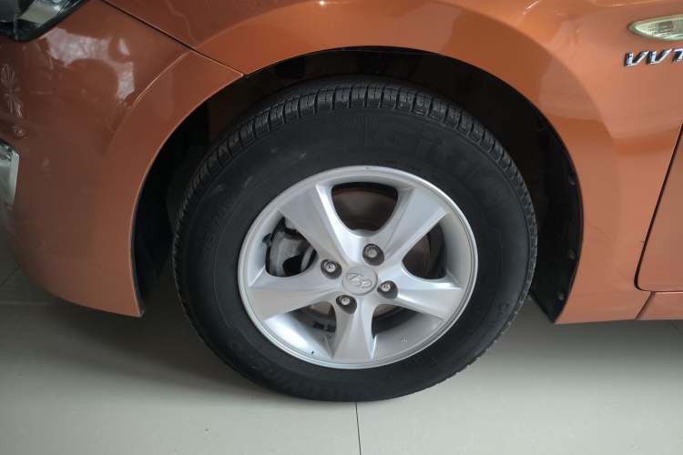 Used Hyundai Verna Ray 2014 1.4L Automatic GLX Left Front Wheel Hub