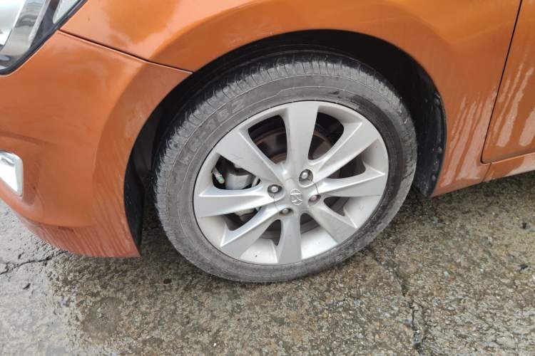 Used Hyundai Verna Ray 2014 1.6L Automatic TOP Left Front Wheel Hub