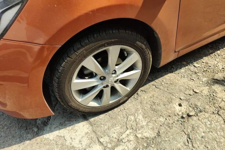 Used Hyundai Verna Ray 2014 1.6L Automatic TOP Left Front Wheel Hub