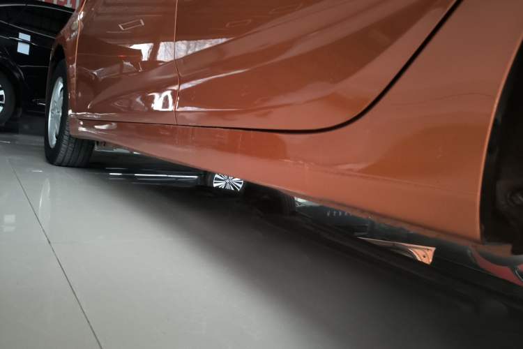 Used Hyundai Verna Ray 2014 1.4L Automatic GLX Left Side Sill