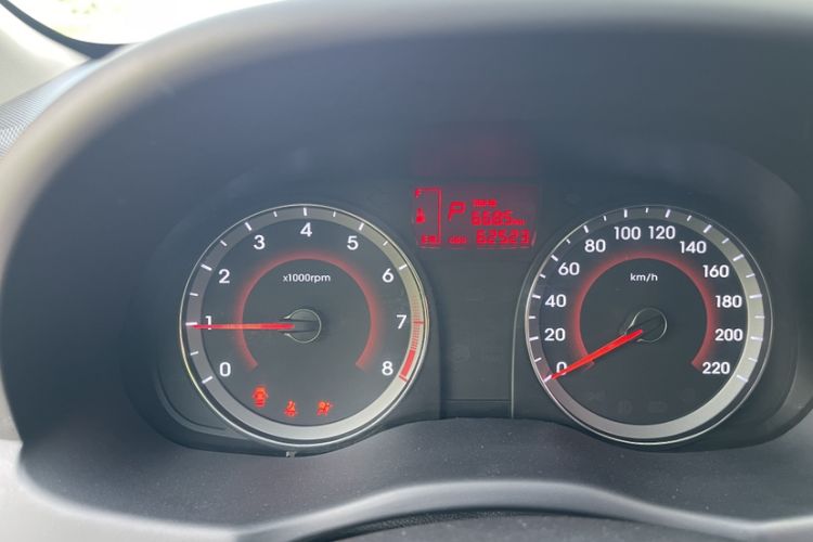 Used Hyundai Verna Ray 2014 1.6L Automatic TOP Odometer Close Up