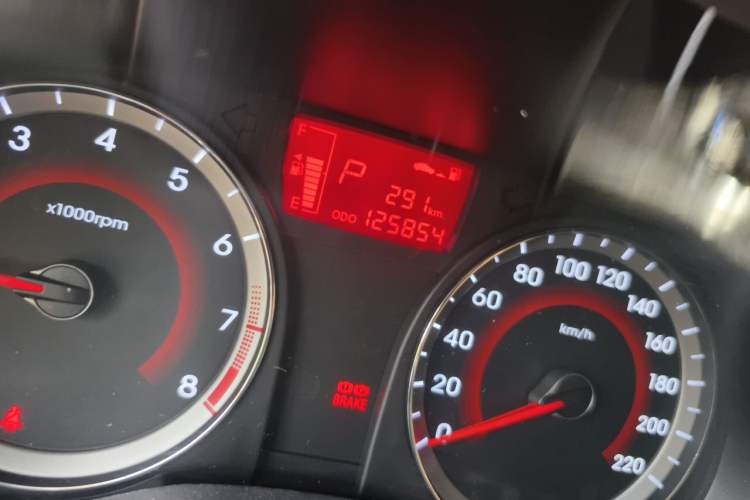 Used Hyundai Verna Ray 2014 1.6L Automatic TOP Odometer Close Up