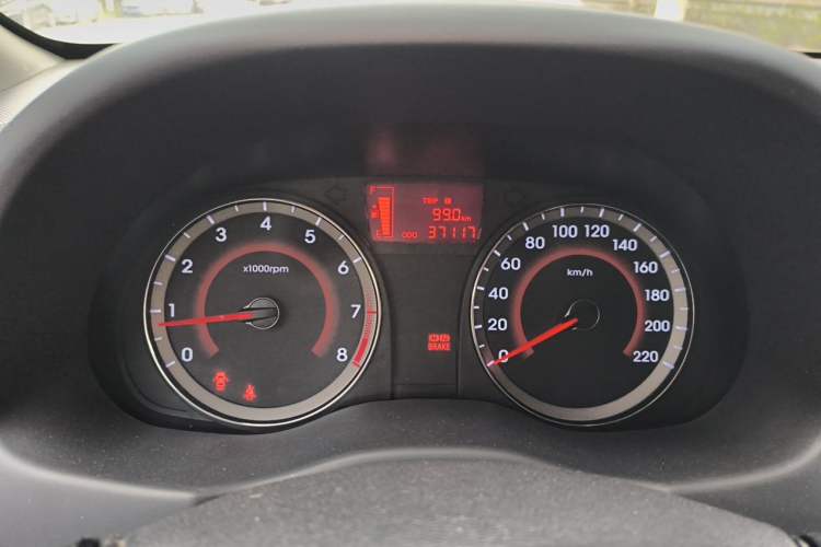 Used Hyundai Verna Ray 2014 1.4L Manual GLX Odometer Close Up
