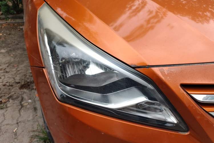 Used Hyundai Verna Ray 2014 1.4L Manual GLX Right Front Headlight