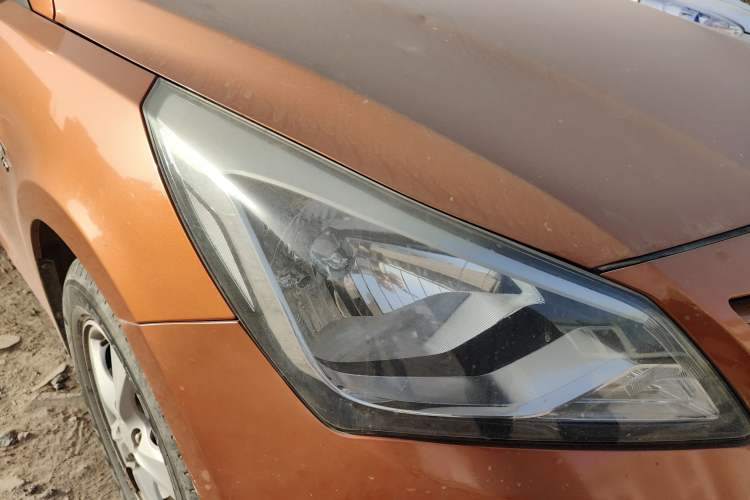 Used Hyundai Verna Ray 2014 1.4L Manual GLX Right Front Headlight