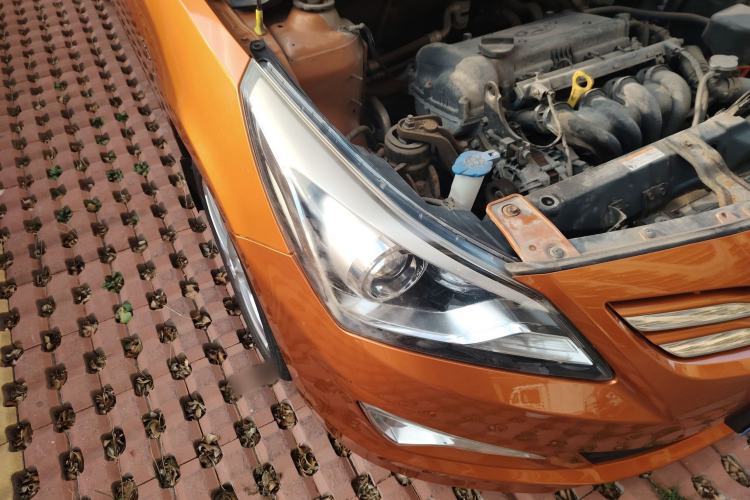 Used Hyundai Verna Ray 2014 1.6L Automatic TOP Right Front Headlight