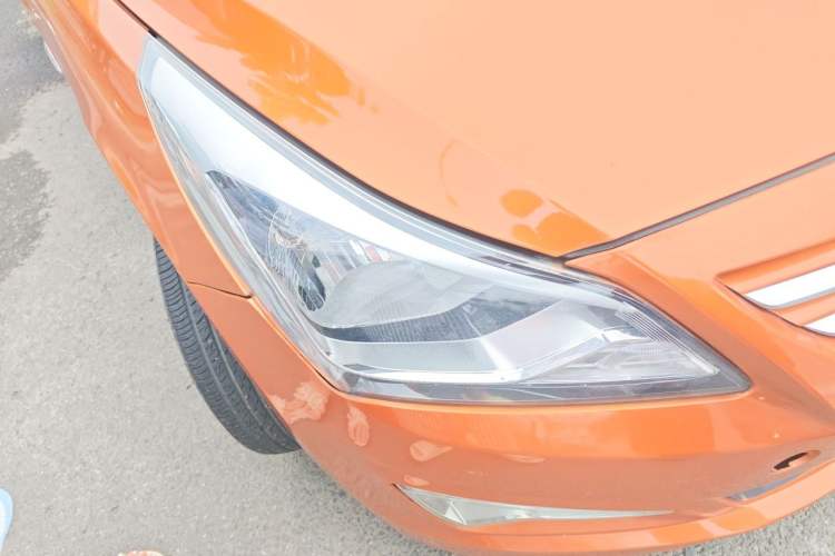Used Hyundai Verna Ray 2014 1.4L Automatic GLX Right Front Headlight