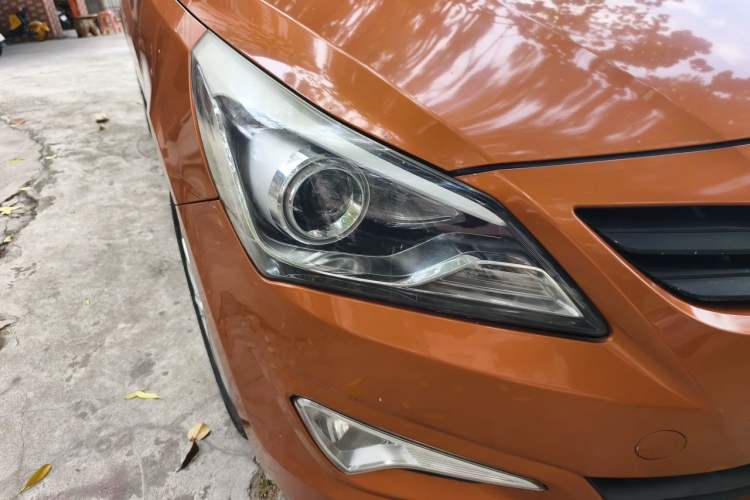 Used Hyundai Verna Ray 2014 1.6L Automatic TOP Right Front Headlight