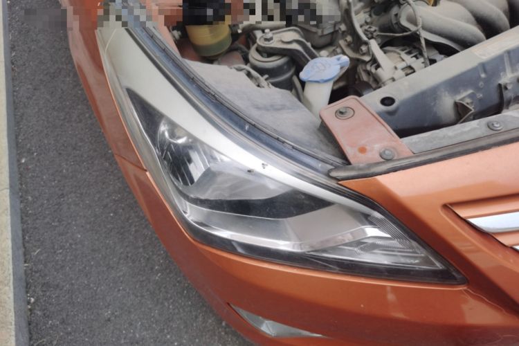 Used Hyundai Verna Ray 2014 1.4L Manual GLX Right Front Headlight