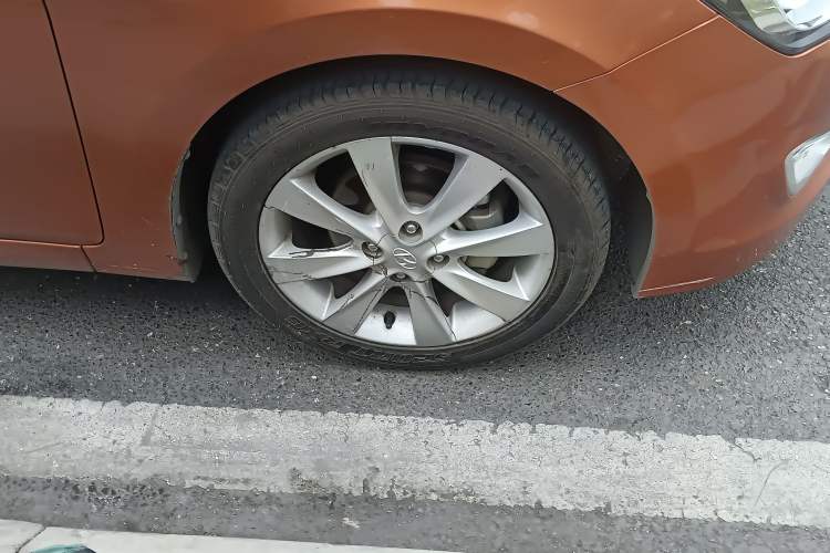 Used Hyundai Verna Ray 2014 1.6L Automatic TOP Right Front Wheel Hub