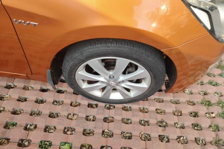 Used Hyundai Verna Ray 2014 1.6L Automatic TOP Right Front Wheel Hub