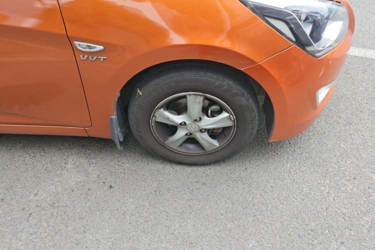 Used Hyundai Verna Ray 2014 1.4L Automatic GLX Right Front Wheel Hub