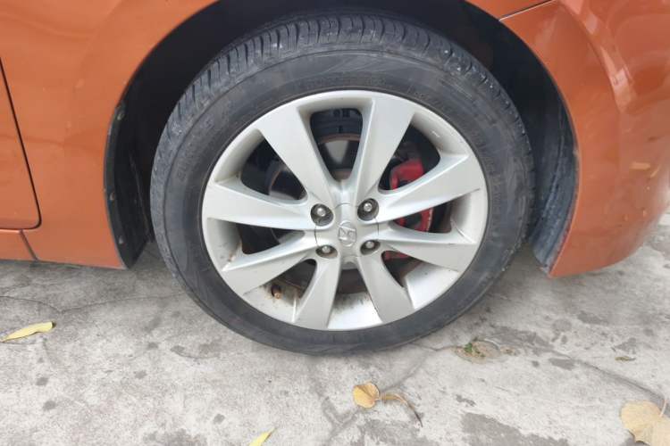 Used Hyundai Verna Ray 2014 1.6L Automatic TOP Right Front Wheel Hub