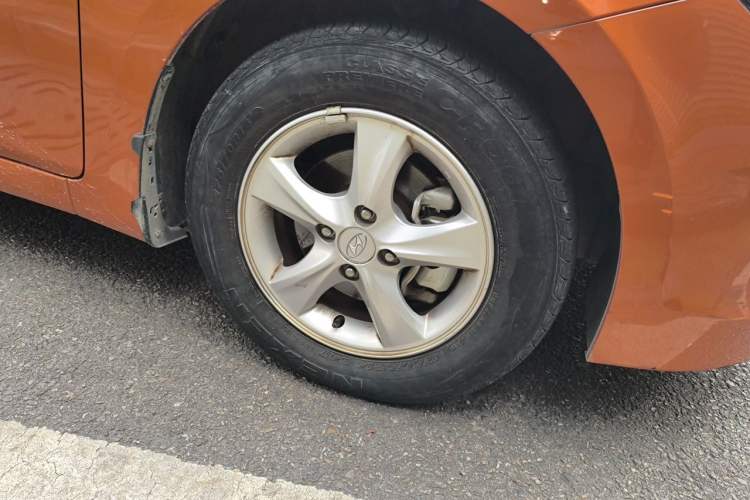 Used Hyundai Verna Ray 2014 1.4L Manual GLX Right Front Wheel Hub