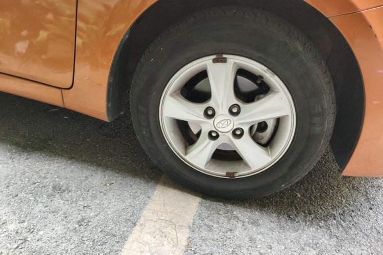 Used Hyundai Verna Ray 2014 1.4L Automatic GLX Right Front Wheel Hub