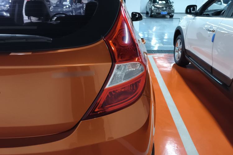 Used Hyundai Verna Ray 2014 1.4L Automatic GLX Right Rear Taillight