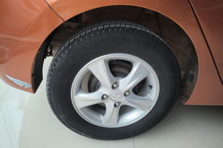Used Hyundai Verna Ray 2014 1.4L Automatic GLX Right Rear Wheel Hub