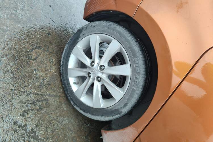 Used Hyundai Verna Ray 2014 1.6L Automatic TOP Right Rear Wheel Hub