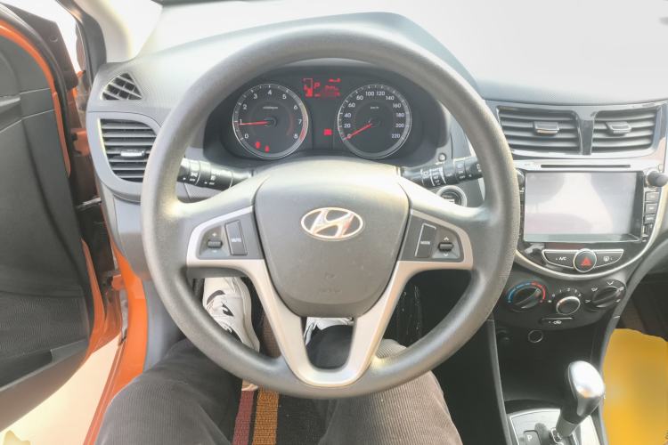 Used Hyundai Verna Ray 2014 1.6L Automatic TOP Steering Wheel