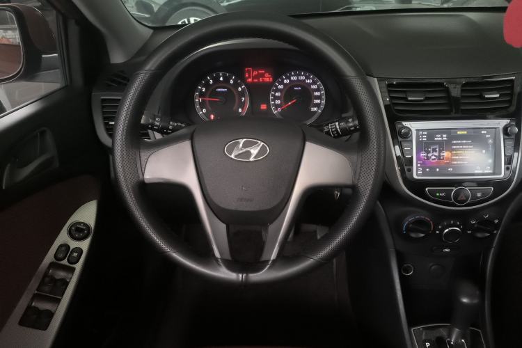Used Hyundai Verna Ray 2014 1.4L Automatic GLX Steering Wheel