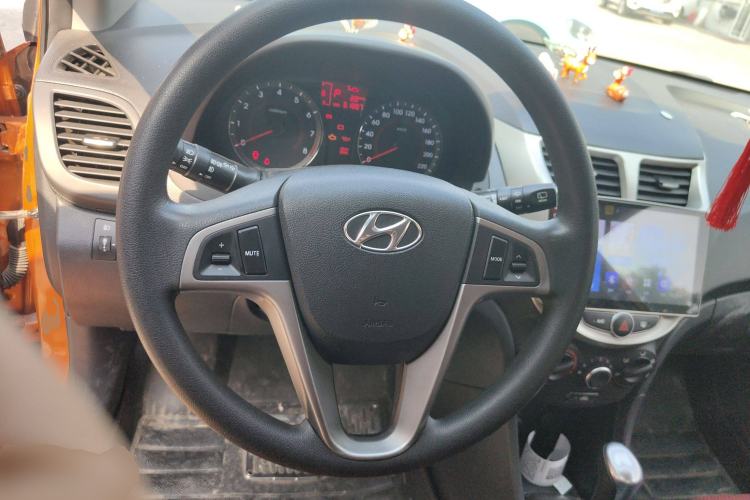 Used Hyundai Verna Ray 2014 1.6L Automatic TOP Steering Wheel