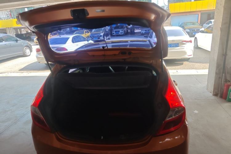Used Hyundai Verna Ray 2014 1.4L Automatic GLX Trunk