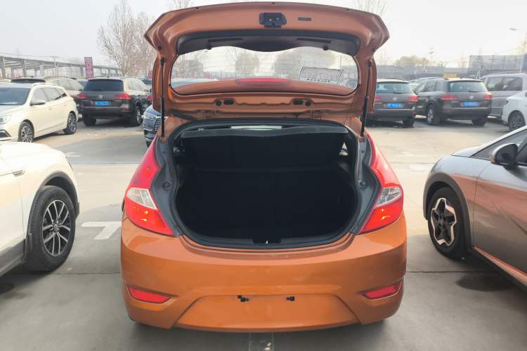 Used Hyundai Verna Ray 2014 1.6L Automatic TOP Trunk