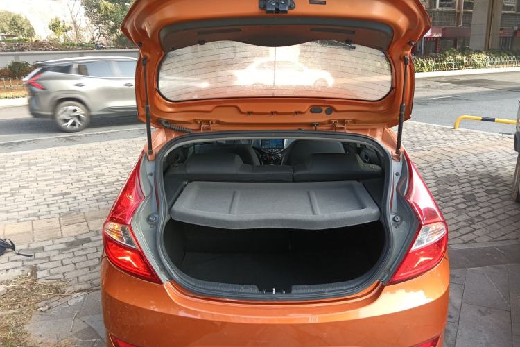 Used Hyundai Verna Ray 2014 1.4L Automatic GLX Trunk