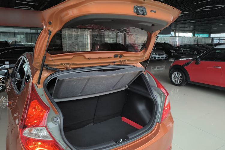 Used Hyundai Verna Ray 2014 1.4L Automatic GLX Trunk