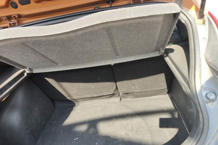 Used Hyundai Verna Ray 2014 1.6L Automatic TOP Trunk