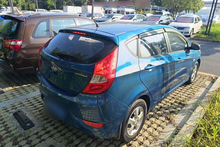 Used Hyundai Verna Ray 2016 1.4L Automatic Leading-Edge GLX Exterior 3