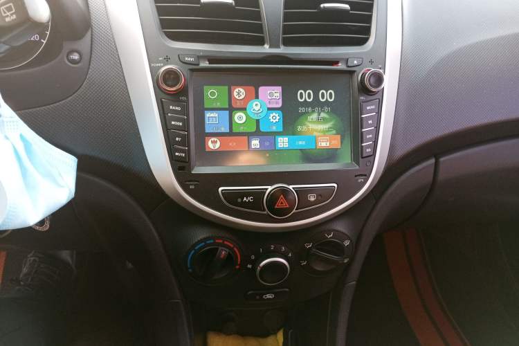 Used Hyundai Verna Ray 2016 1.4L Automatic Leading-Edge GLX Audio And AC Panel