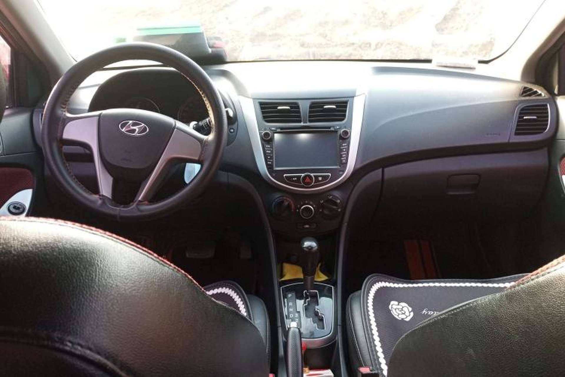 Used Hyundai Verna Ray 2016 1.4L Automatic Leading-Edge GLX Center Console