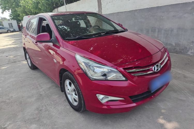 Used Hyundai Verna Ray 2016 1.4L Automatic Leading-Edge GLX Front Right 45 Deg