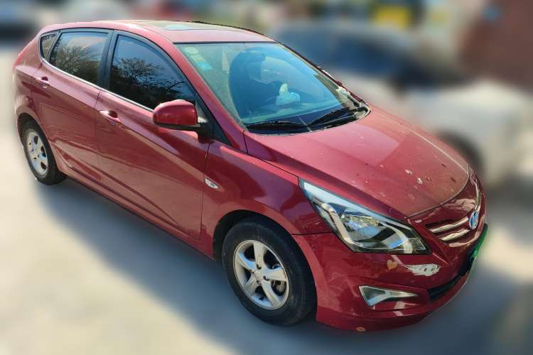 Used Hyundai Verna Ray 2016 1.4L Automatic Leading-Edge GLX Front Right 45 Deg