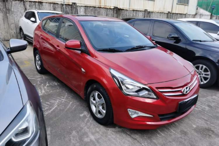 Used Hyundai Verna Ray 2016 1.4L Automatic Leading-Edge GLX Front Right 45 Deg