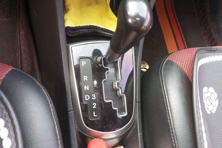 Used Hyundai Verna Ray 2016 1.4L Automatic Leading-Edge GLX Gear Lever