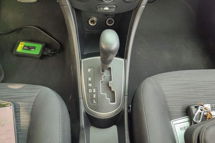 Used Hyundai Verna Ray 2016 1.4L Automatic Leading-Edge GLX Gear Lever